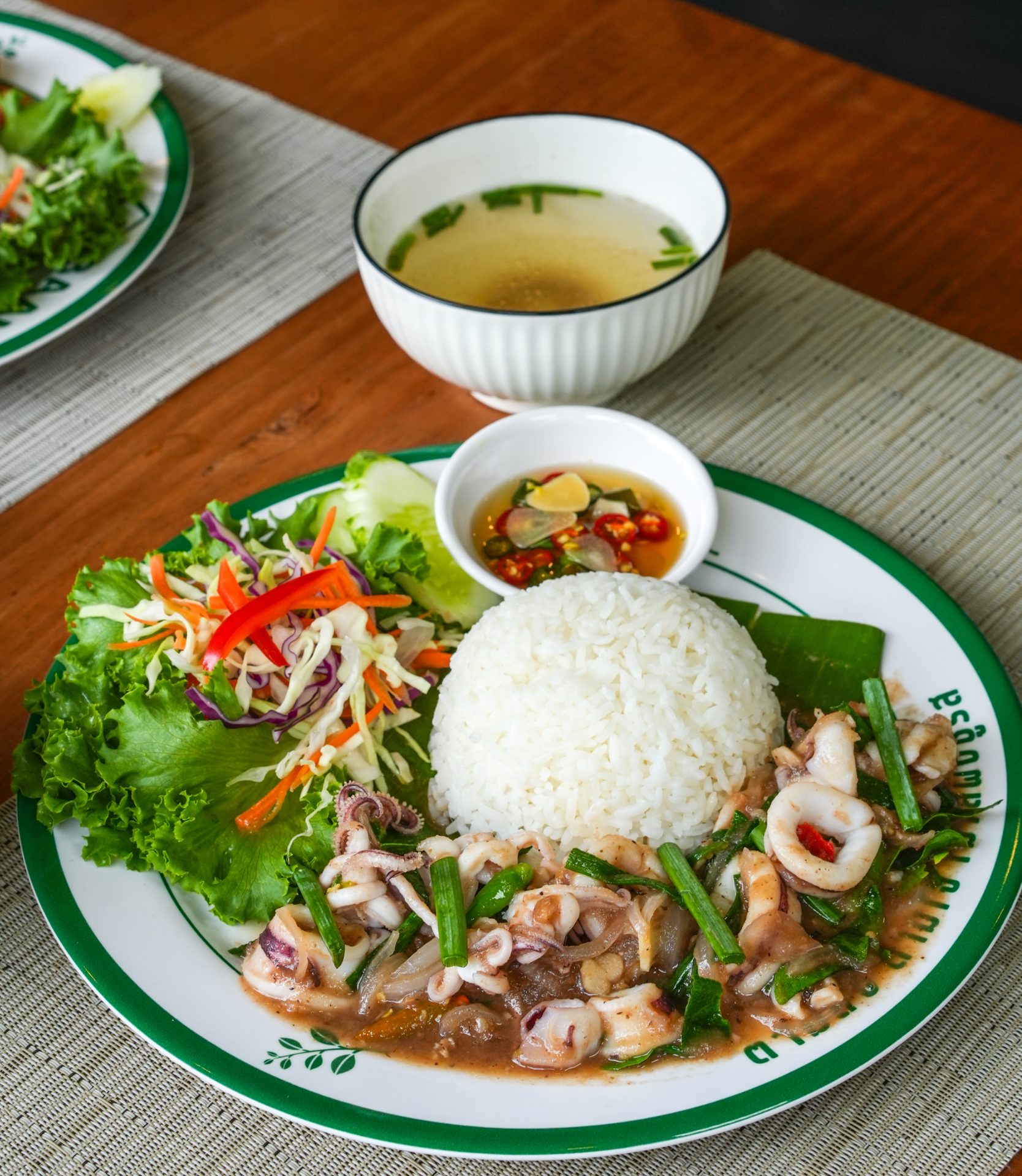 ข้าวราดปลาหมึกผัดกะปิหวาน