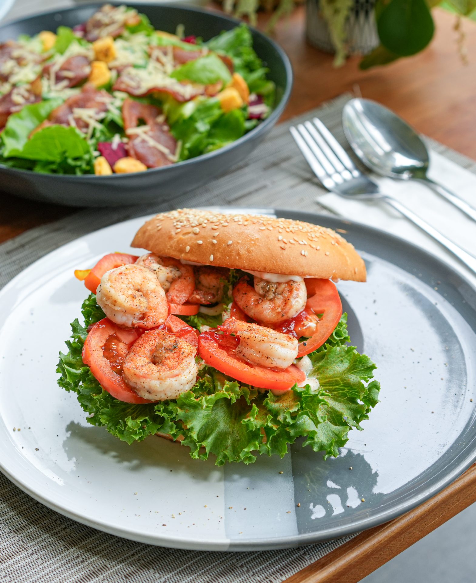 Bagel Grilled Shrimps Salad