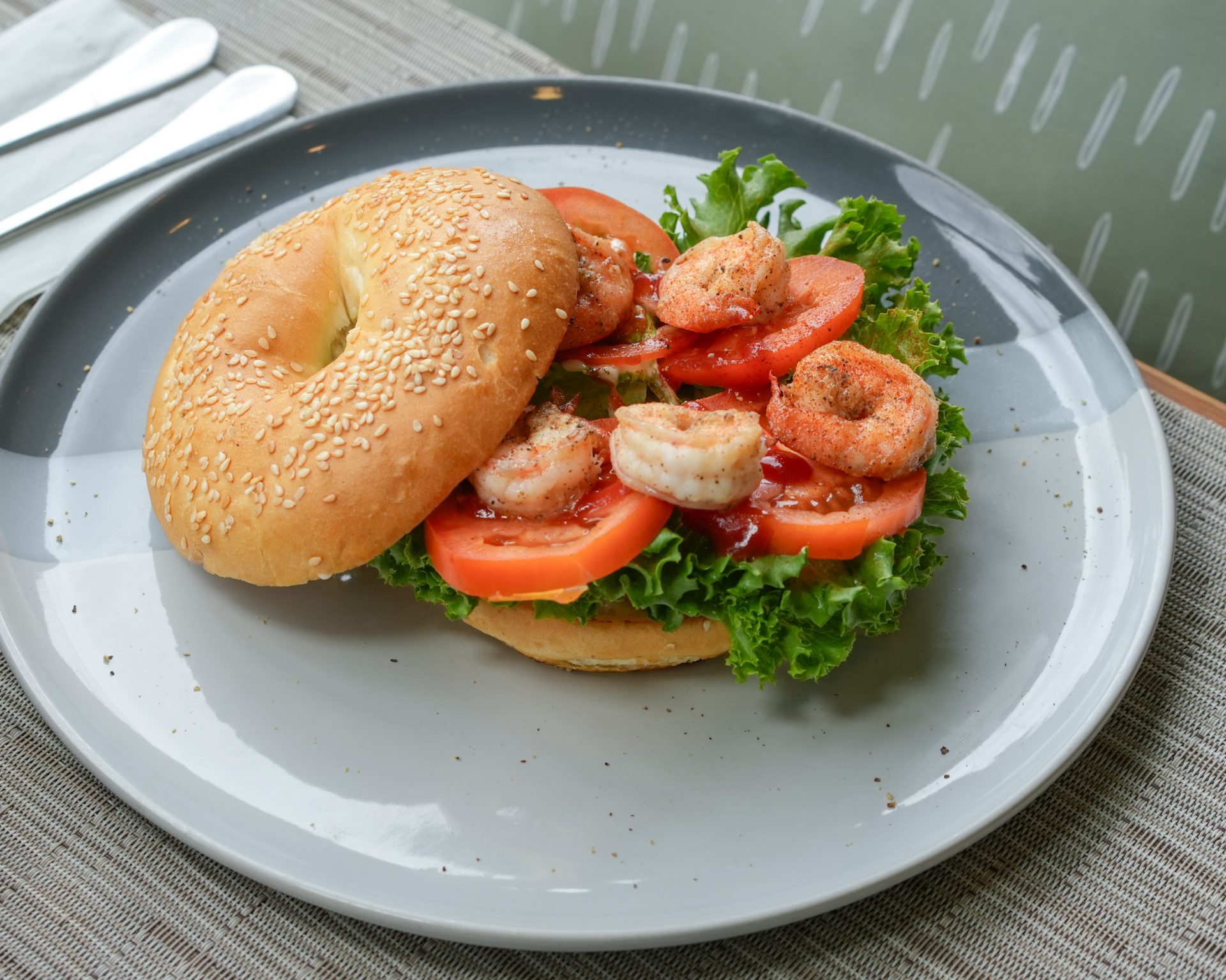Bagel Grilled Shrimps Salad