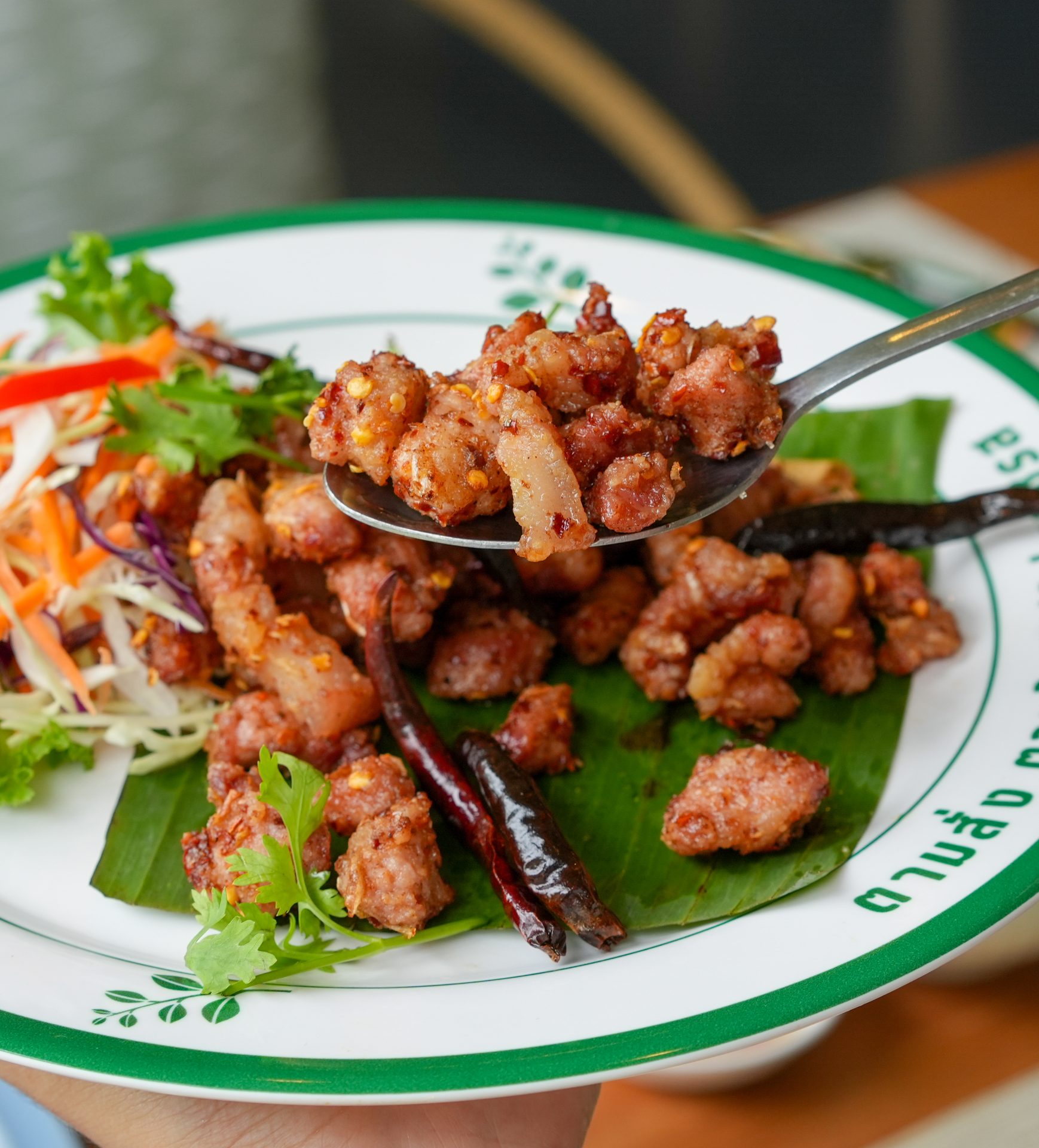 หมูทอดบ้านบ้าน