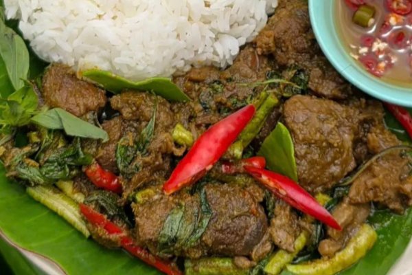 ข้าวเขียวหวานแห้งเนื้อตุ๋น