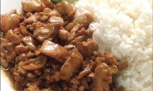 ข้าวไก่ผัดกระเทียม