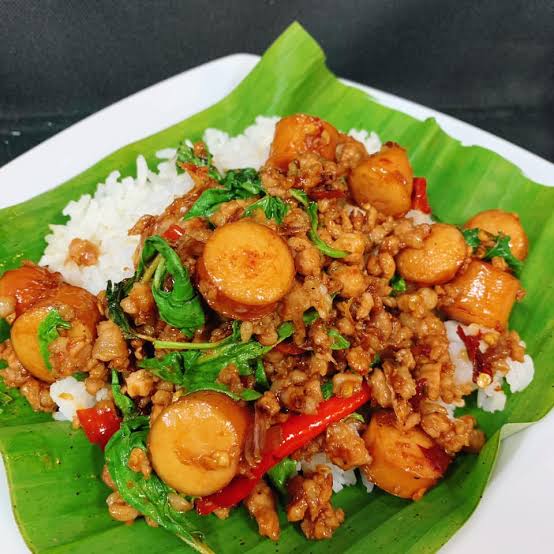 ข้าวกะเพราไส้กรอก