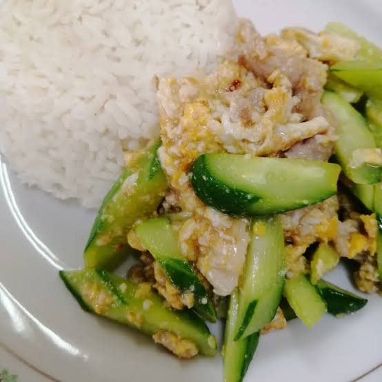 ข้าวแตงกวาผัดไข่