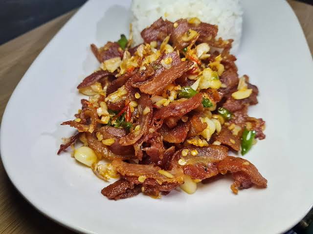 ข้าวเบคอนผัดพริกเกลือ