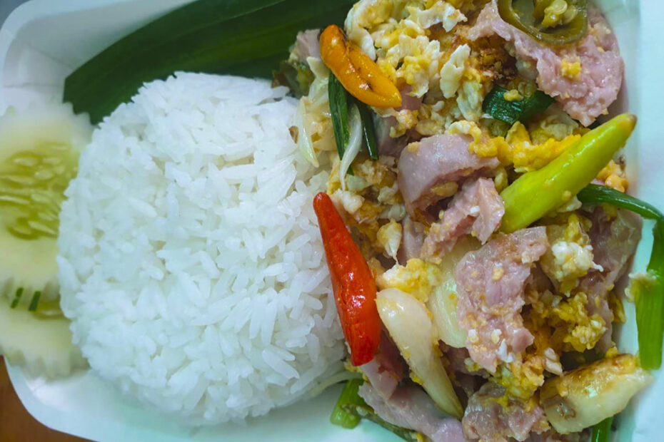 ข้าวแหนมคั่วไข่