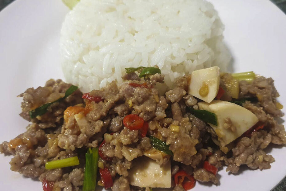 ข้าวหมูสับผัดไข่เค็ม