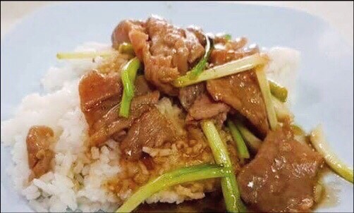 ข้าวหมูผัดน้ำมันหอย