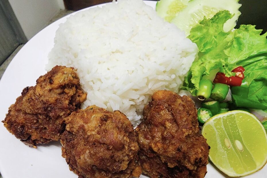 ข้าวหมูอินทรีย์ทอด