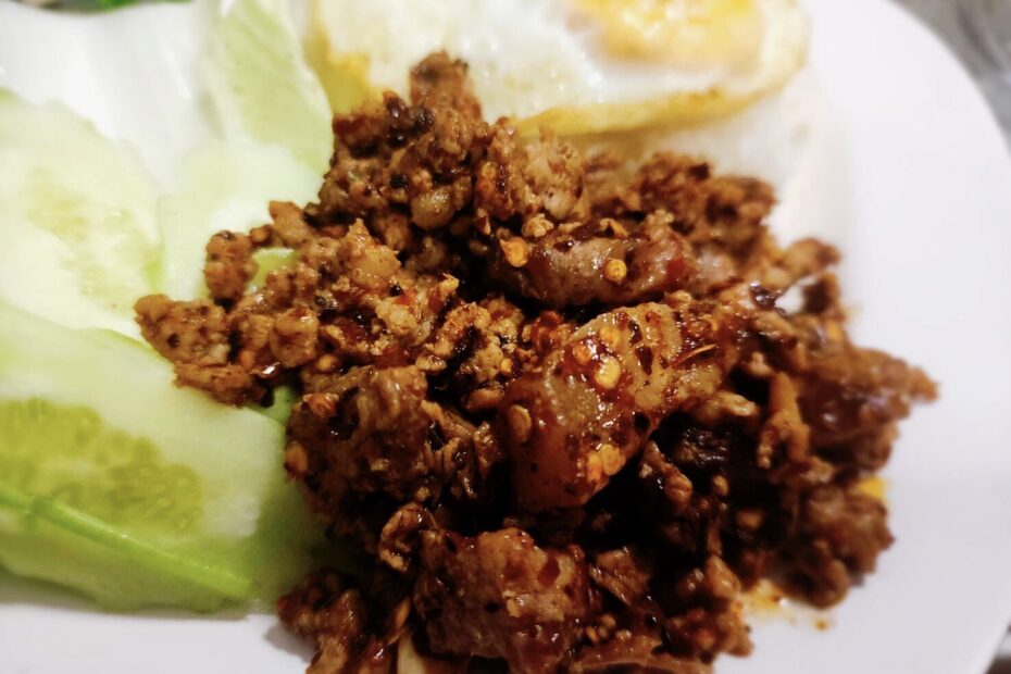 ข้าวน้ำพริกแหนมหมูสามชั้น