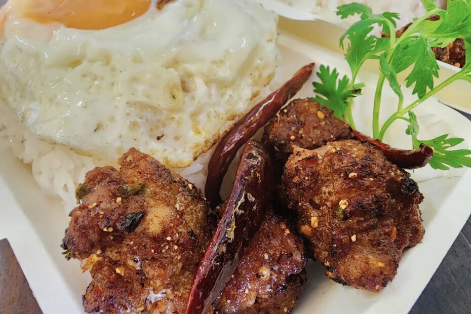 ข้าวลาบทอด