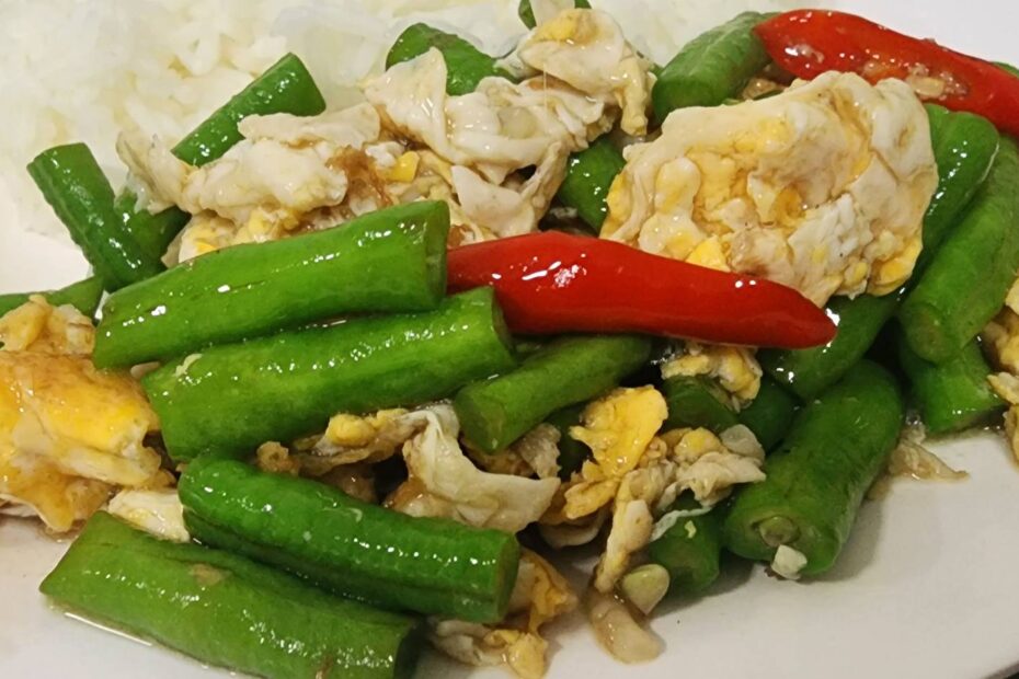 ข้าวถั่วฝักยาวผัดไข่