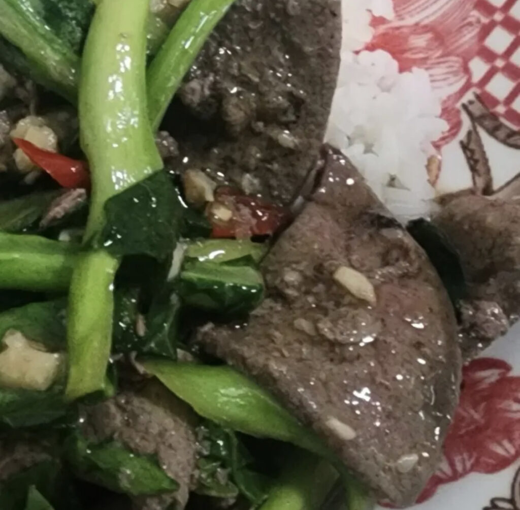 ข้าวคะน้าตับหมู