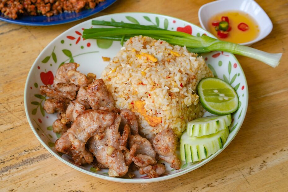 ข้าวผัดบ้านบ้าน