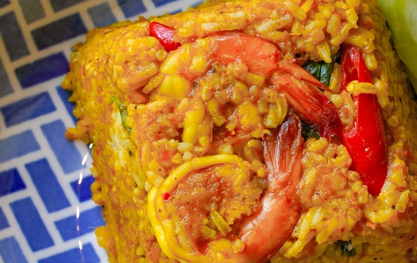 ข้าวผัดเครื่องแกง