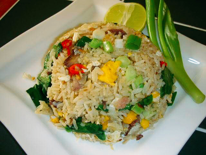 ข้าวผัดคะน้าปลาเค็ม