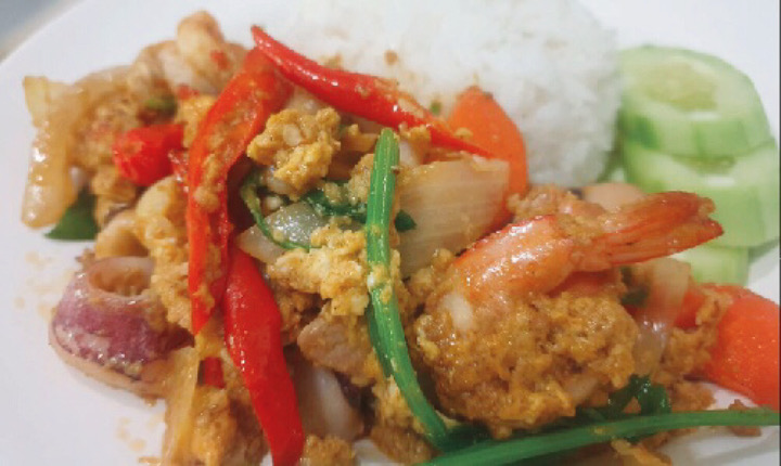 ข้าวราดผัดผงกะหรี่
