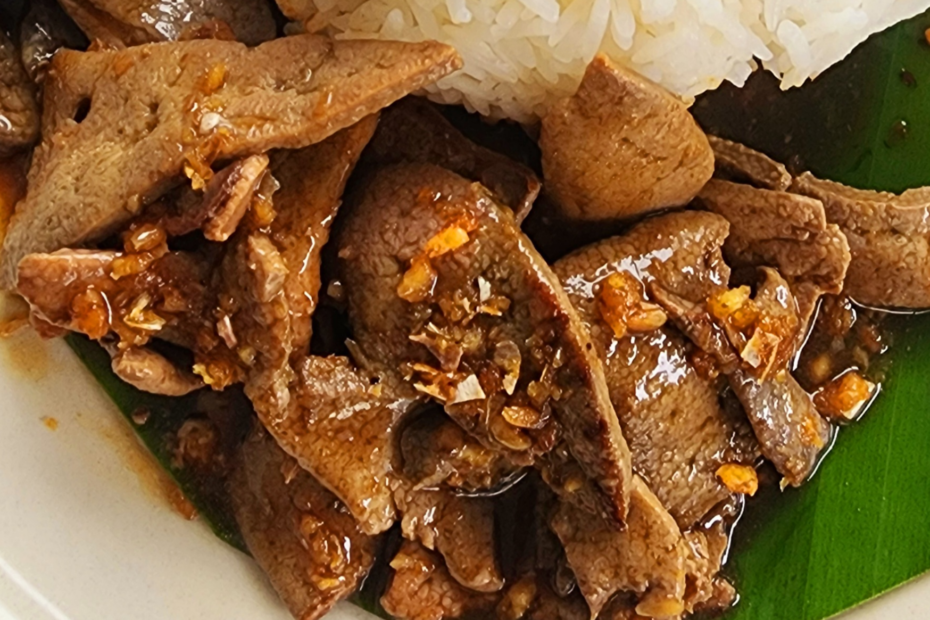 ข้าวตับหมูผัดกระเทียม