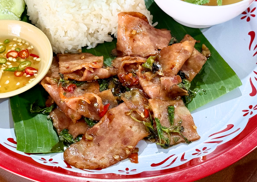 ข้าวกะเพราเบคอน